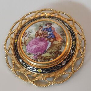 Vintage Romantic Courting Couple in Damascene Style Frame Brooch Pin Gold Tone